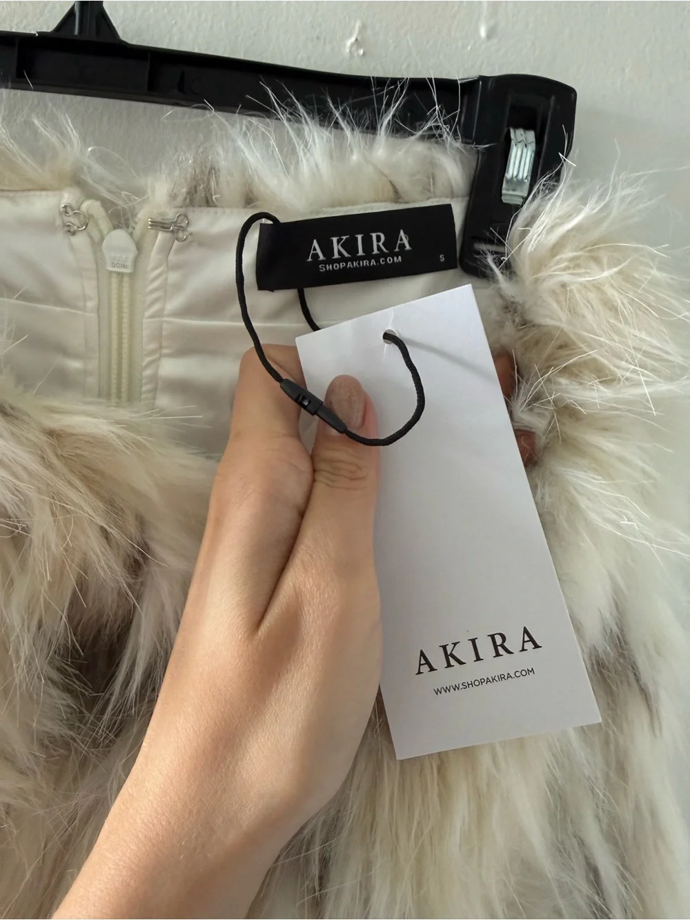 Akira Faux Fur set - Picture 10 of 11